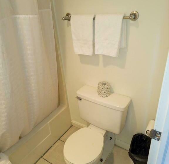 חדר סטנדרט לארבעה, Queen City Inn