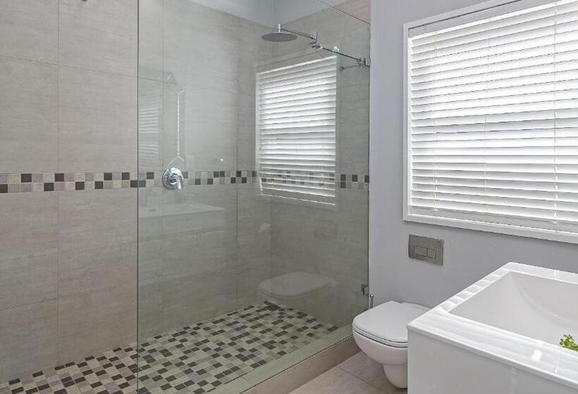 اتاق لوکس با تخت بزرگ, The Salene Hotel & Cottages