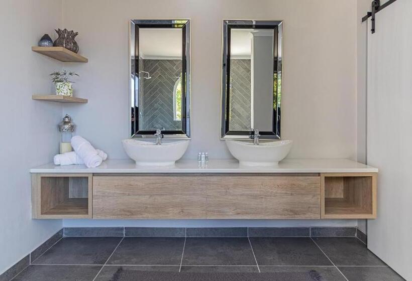 Люкс с Балконом, The Salene Hotel & Cottages