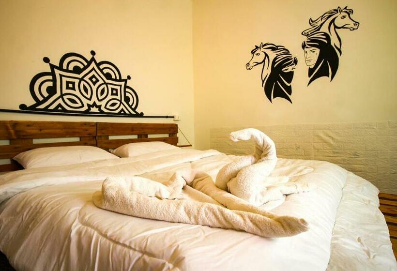 اتاق استاندارد با چشمانداز کوهستان, Petra Nefnaf Hostel