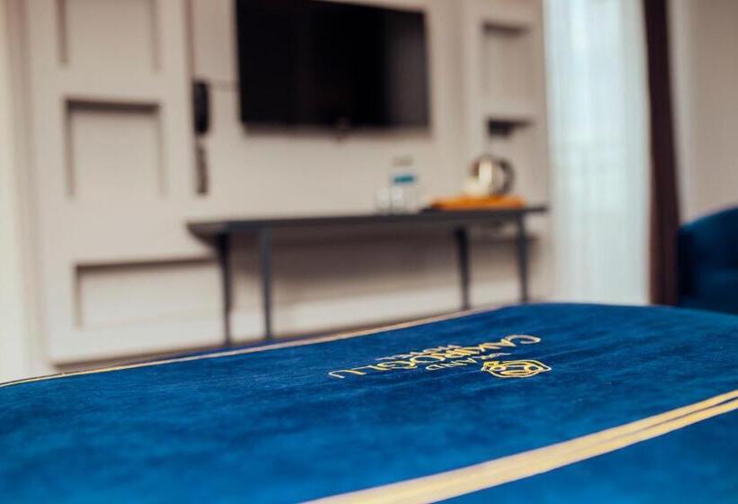 جناح عائلي, Grand Cakiroglu