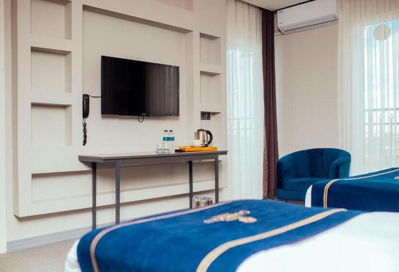 جناح عائلي, Grand Cakiroglu