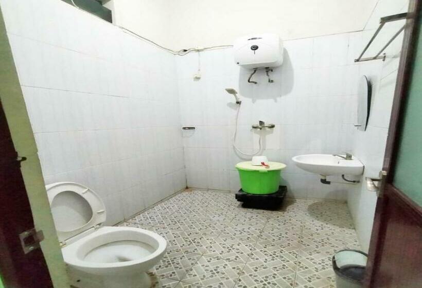 חדר סטנדרט, Reddoorz At Hotel Nuansa Ngawi