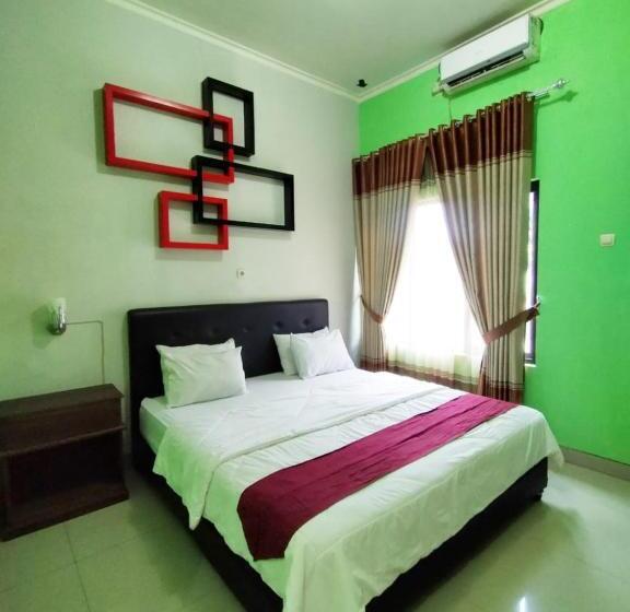 חדר דלוקס, Reddoorz At Hotel Nuansa Ngawi