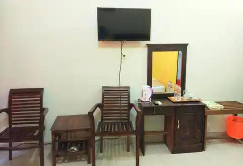 Номер Deluxe, Reddoorz At Hotel Nuansa Ngawi