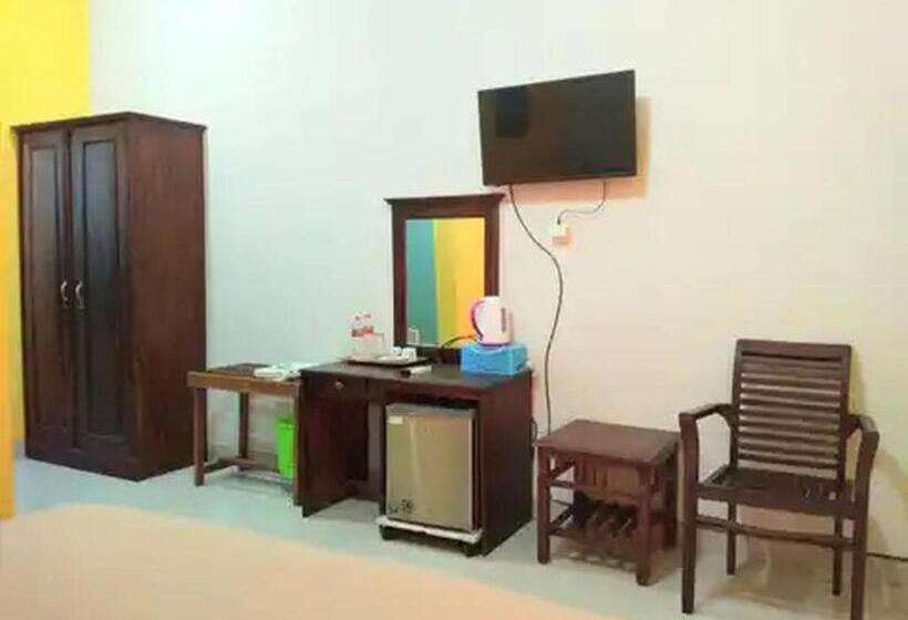 חדר דלוקס, Reddoorz At Hotel Nuansa Ngawi