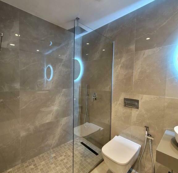 デラックスルーム, Admiro