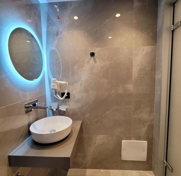 デラックスルーム, Admiro