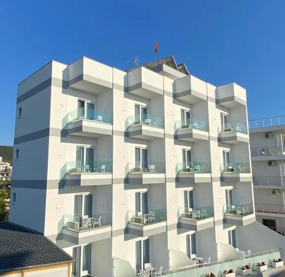 Deluxe-huone, Admiro