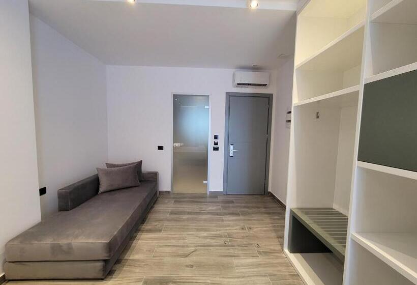 デラックストリプルルーム, Admiro