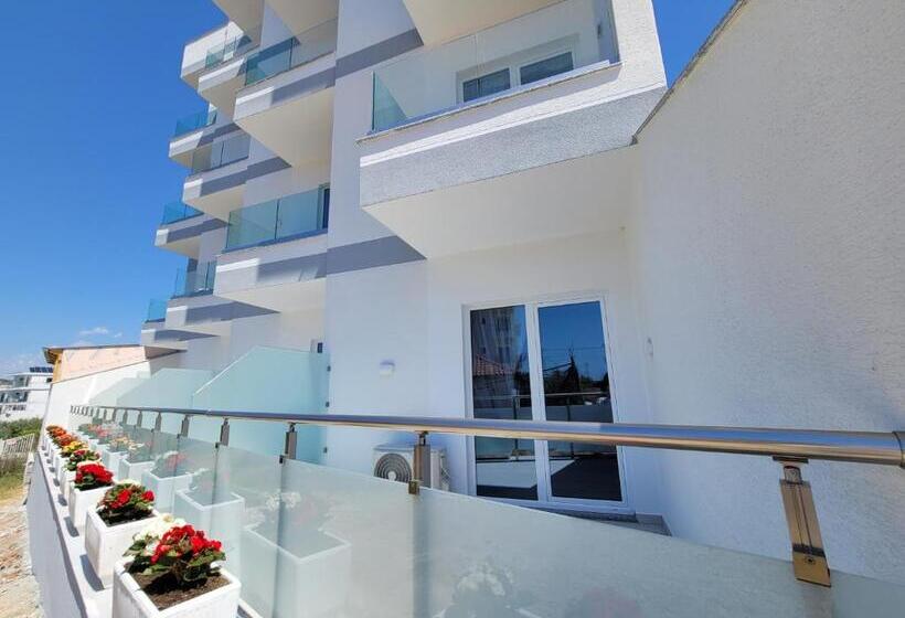 デラックストリプルルーム, Admiro