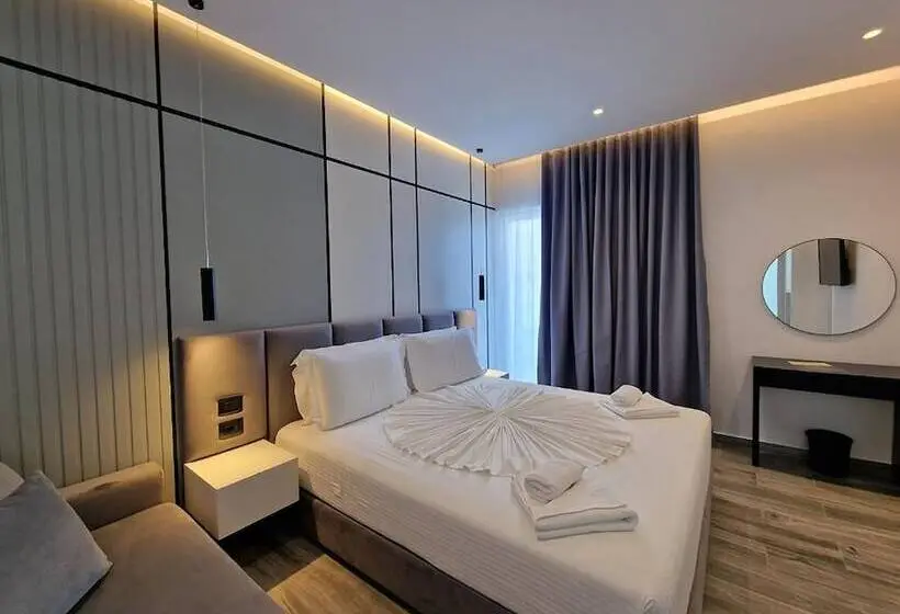 Deluxe Kolmen Hengen Huone, Admiro