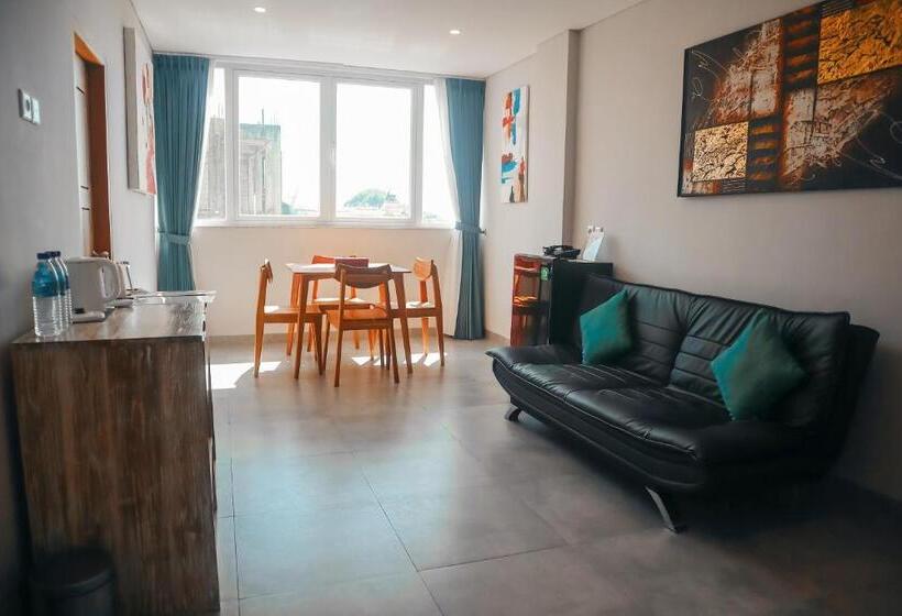 スタンダードスタジオ, Harbour Komodo