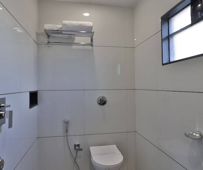 Номер Deluxe, Treebo Urban, 1 Km From Railway Station
