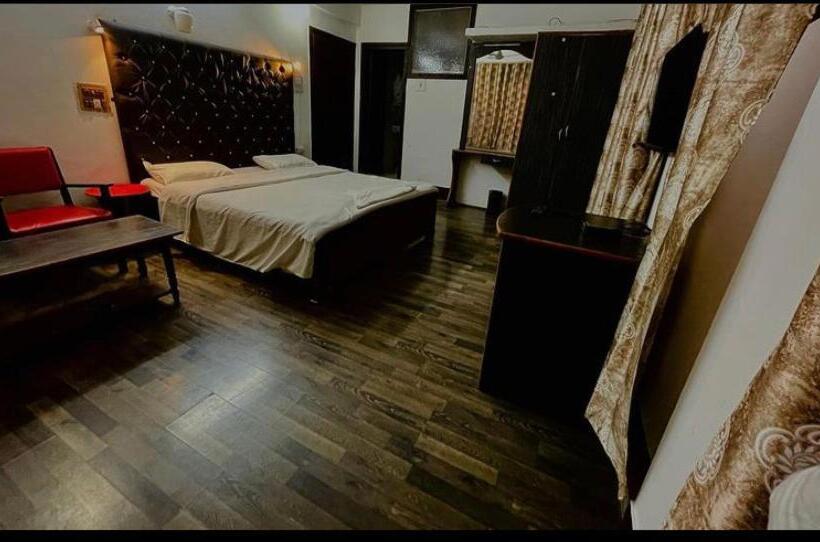 デラックスルーム, Royal Inn And Restaurant