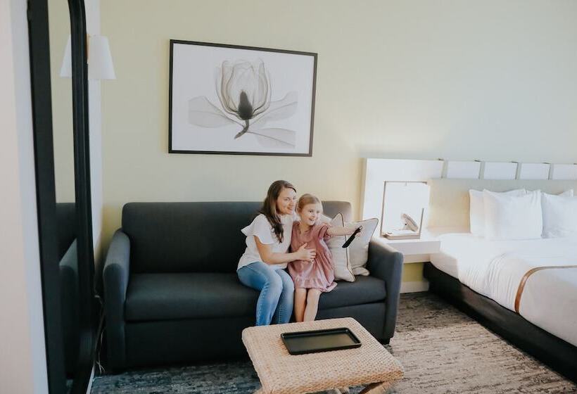 إستوديو بريميوم, The Lodge 30a