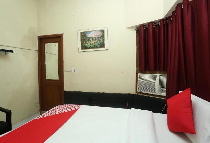 Номер Стандарт, Super Collection O Mathura Near Railway Station Formerly Gaurav Boarding House