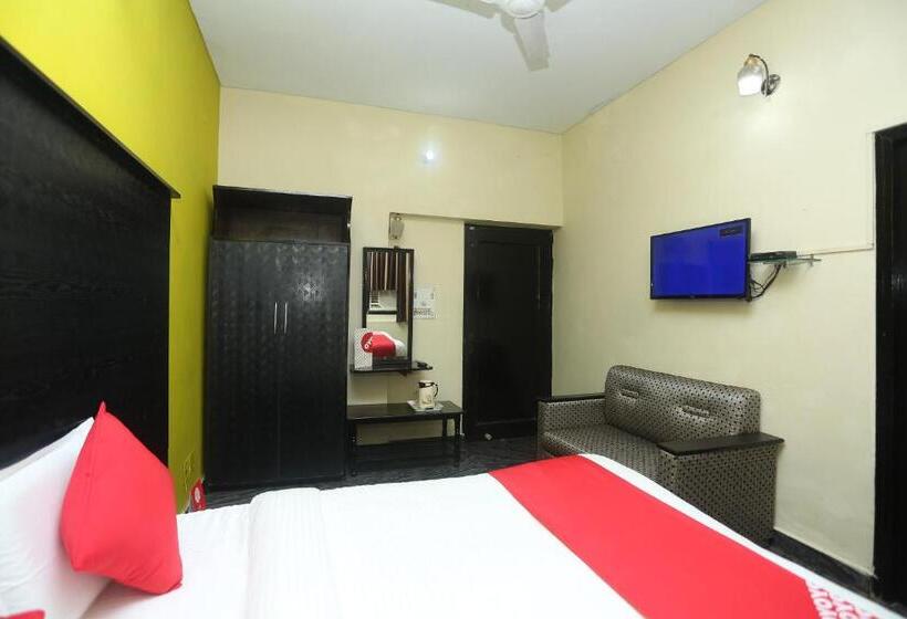 Номер Стандарт, Super Collection O Mathura Near Railway Station Formerly Gaurav Boarding House