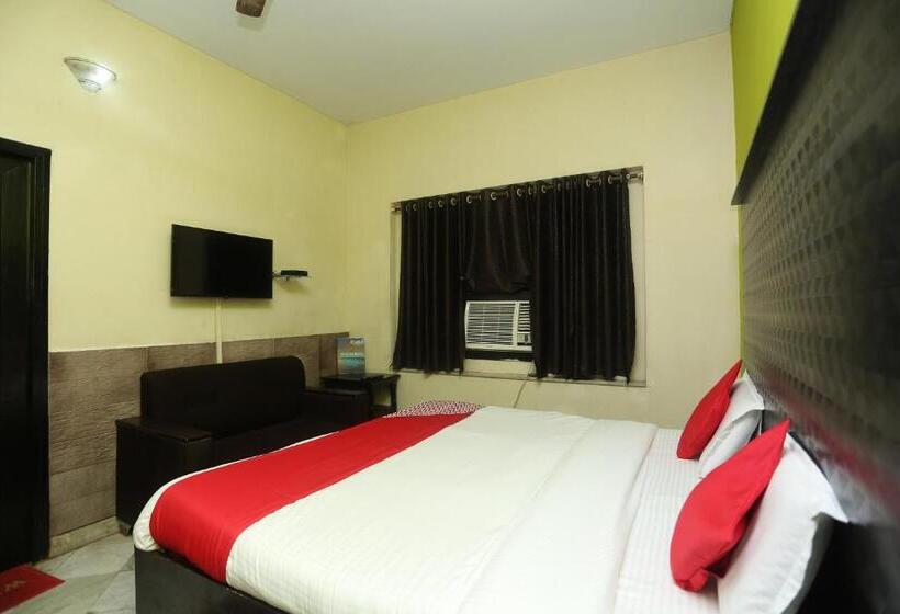 Номер Стандарт, Super Collection O Mathura Near Railway Station Formerly Gaurav Boarding House