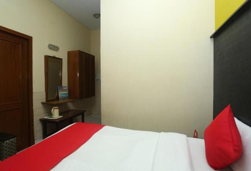 デラックスルーム, Super Collection O Mathura Near Railway Station Formerly Gaurav Boarding House