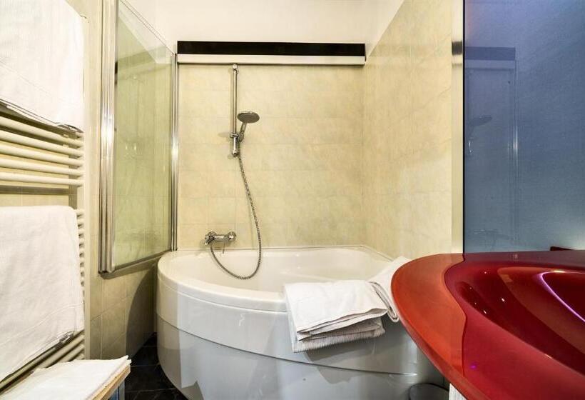 סוויטה, Daytona Business