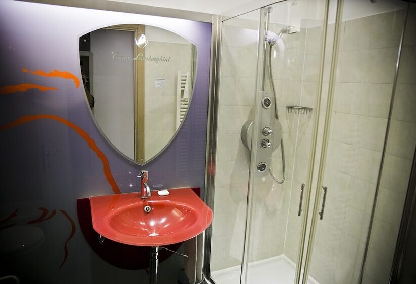 חדר סופריור, Daytona Business