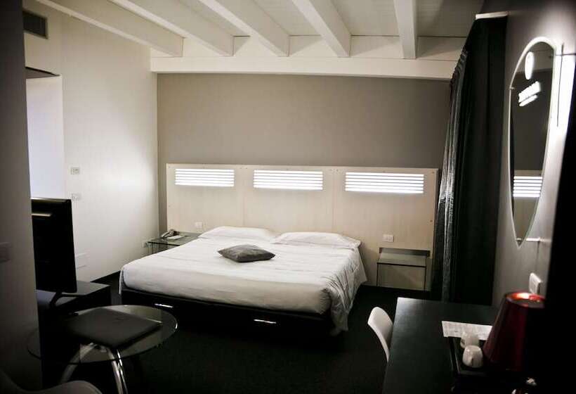 חדר סופריור, Daytona Business