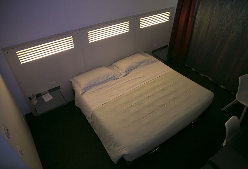 חדר סופריור, Daytona Business