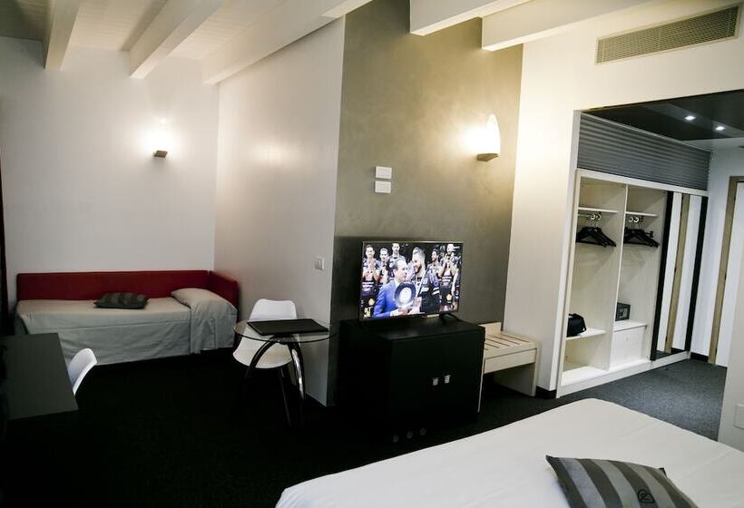 סוויטת ג'וניור, Daytona Business