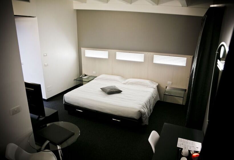 סוויטת ג'וניור, Daytona Business