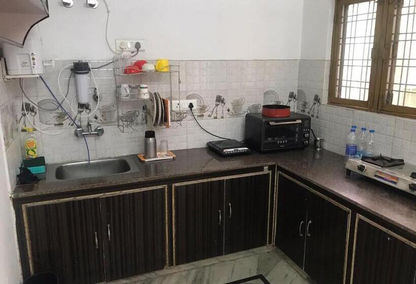 סוויטת 2 חדרי שינה, 9backpackers