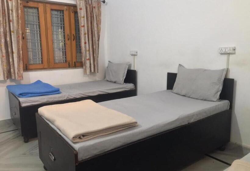 סוויטת 2 חדרי שינה, 9backpackers