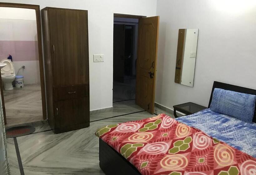 סוויטת 2 חדרי שינה, 9backpackers