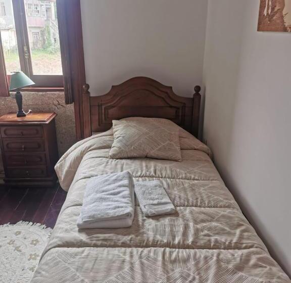 Четырехместный номер эконом класса с общей ванной комнатой, Albergue E Al O Brasão Valença