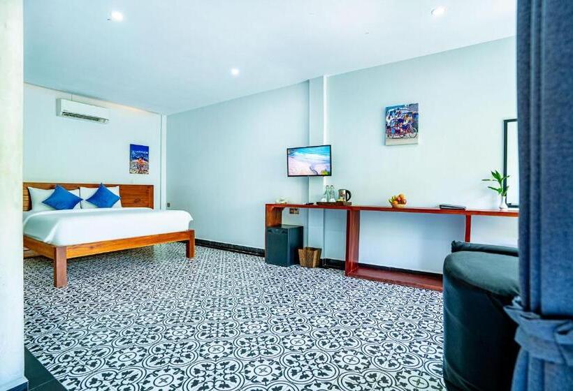 اتاق لوکس با چشم‌انداز استخر, Kampot Sweet Boutique