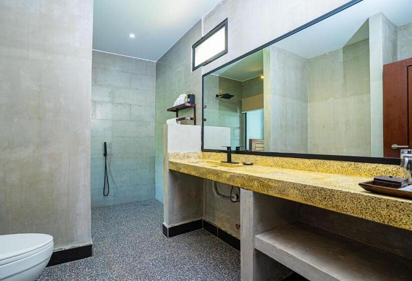 اتاق خانوادگی, Kampot Sweet Boutique