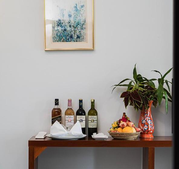 اتاق خانوادگی, Kampot Sweet Boutique