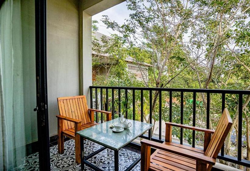 اتاق خانوادگی, Kampot Sweet Boutique