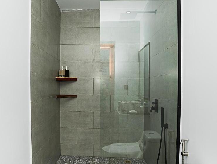 اتاق خانوادگی, Kampot Sweet Boutique