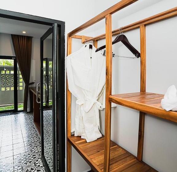 اتاق خانوادگی, Kampot Sweet Boutique