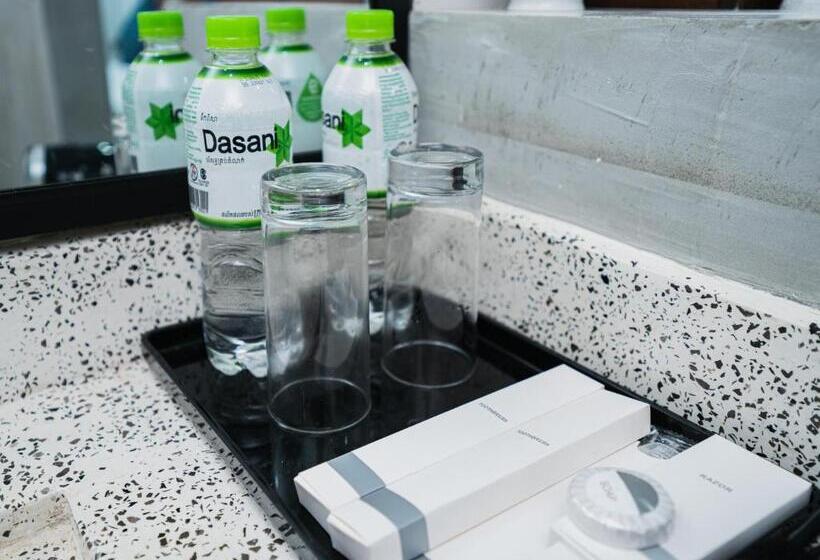 اتاق لوکس با چشم‌انداز استخر, Kampot Sweet Boutique