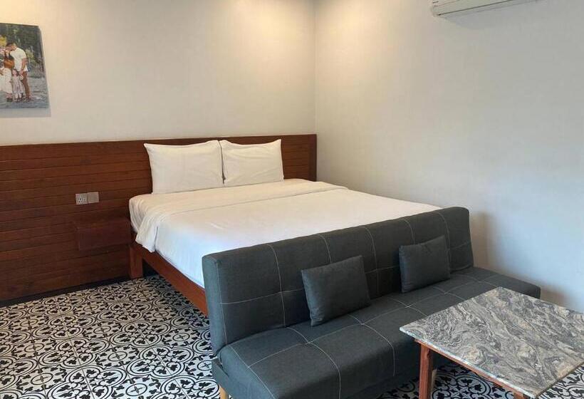 اتاق خانوادگی, Kampot Sweet Boutique