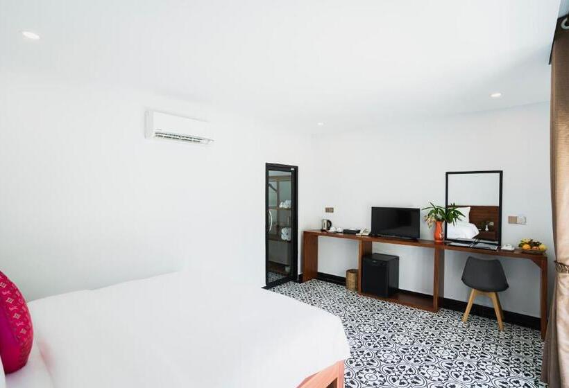 اتاق خانوادگی, Kampot Sweet Boutique