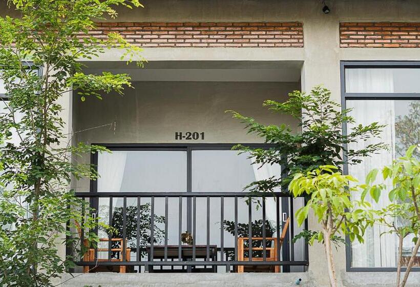 اتاق خانوادگی, Kampot Sweet Boutique