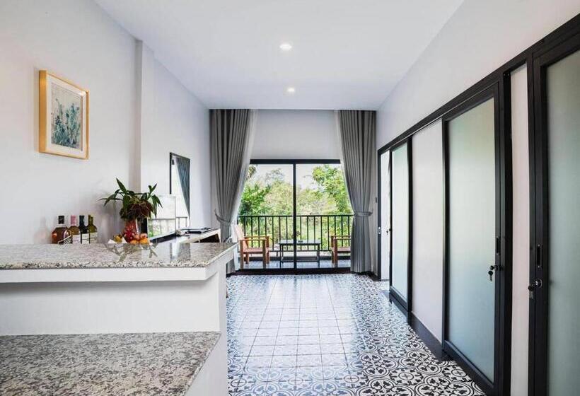 اتاق خانوادگی, Kampot Sweet Boutique