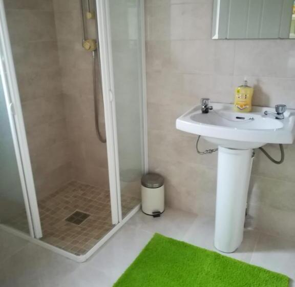 غرفة ديلوكس, Greystone House