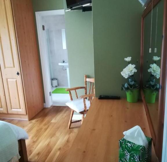 غرفة ديلوكس, Greystone House