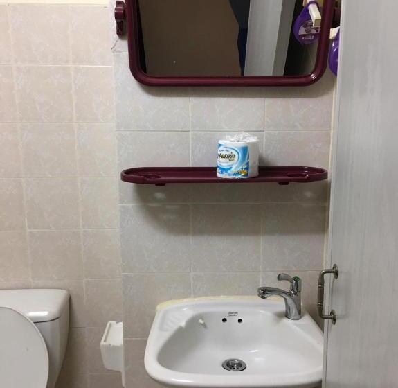 标准间, J 2 Court