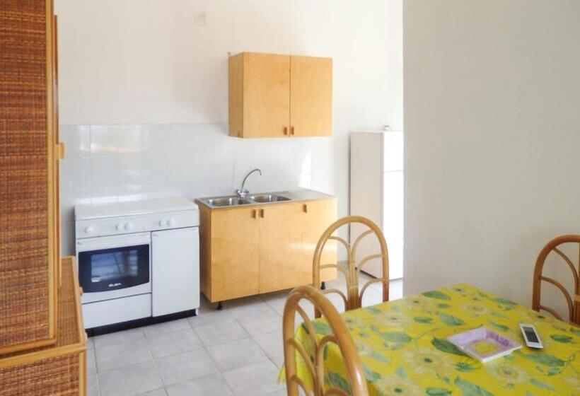 带1个卧室的带海景的公寓, La Grazia