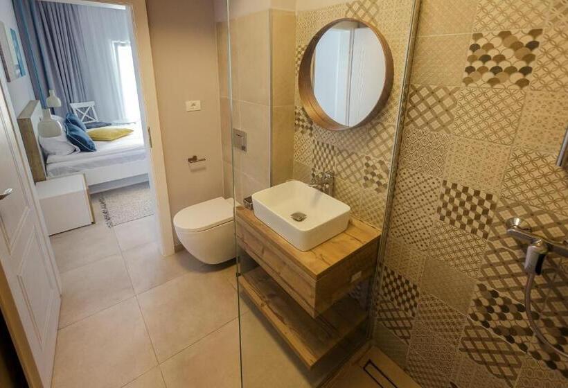 اتاق استاندارد, White Vama Veche